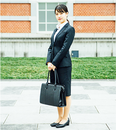 スーツ女性モデル