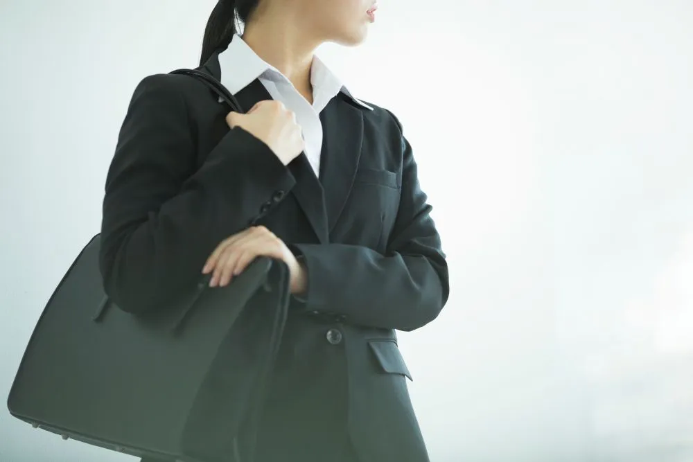 インターンシップにはどんなカバンを持っていく？服装別の選び方とポイントを解説
