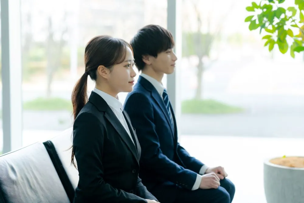 【新卒向け】就活面接の服装ガイド｜基本マナーや夏・冬の身だしなみのポイントを解説