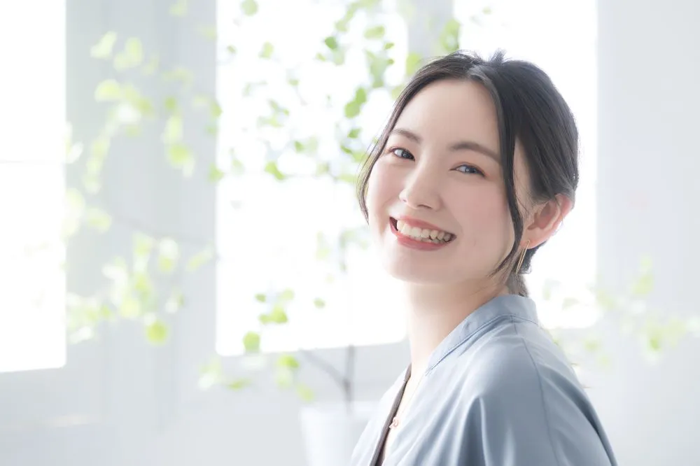 おくれ毛が目立つ