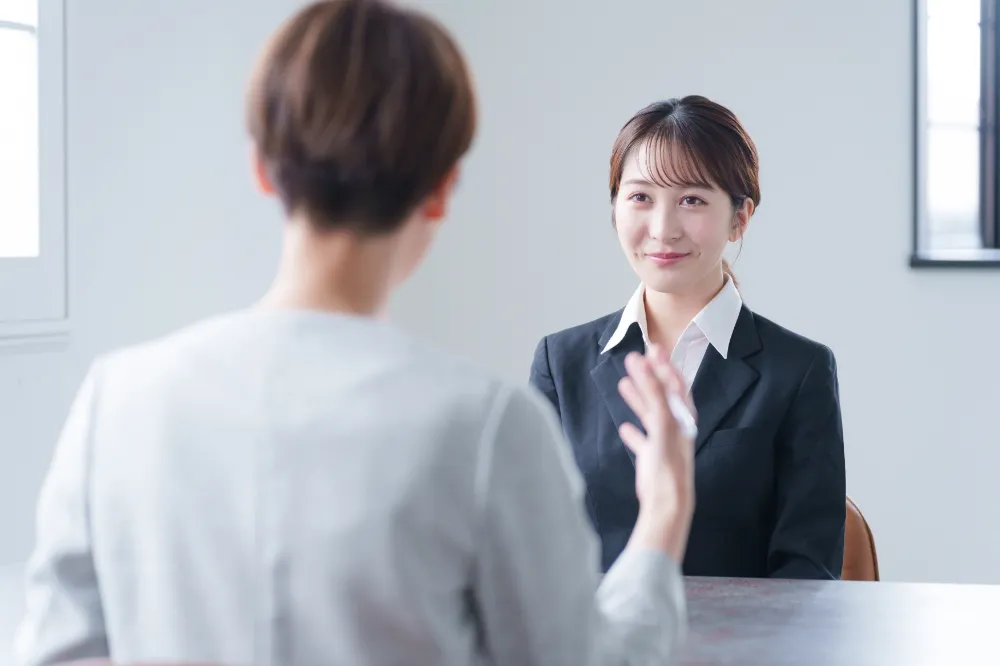 就活の面接で「尊敬する人」を聞かれたときの回答例と答え方のポイント
