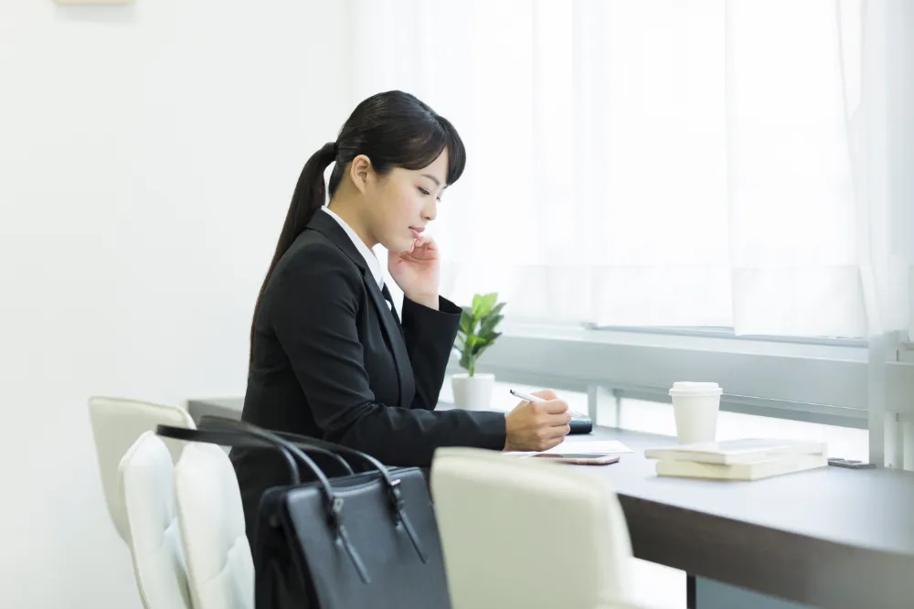就活の面接で「尊敬する人」を聞かれたときの回答例と答え方のポイント | キャリタス就活